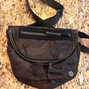 lululemon athletica Black Camo All night festival bag
